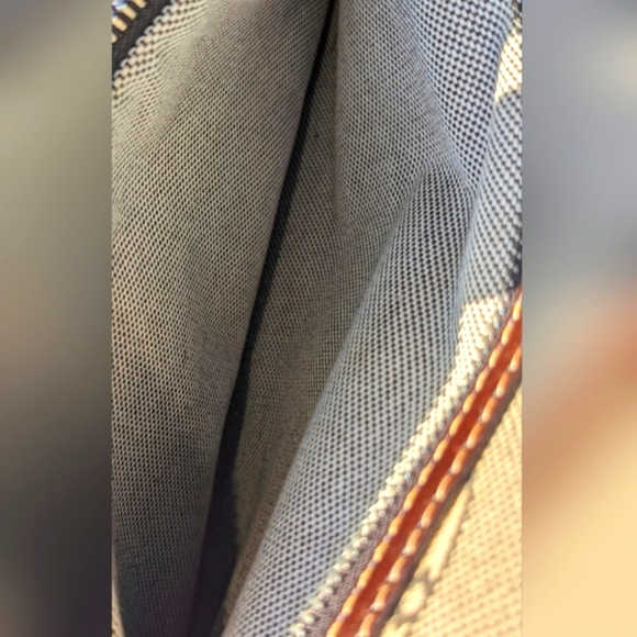 Dooney & Burke✨RARE✨ Donegal Crest Logo Collection Satchel in Canvas & Leather - Picture 5 of 10